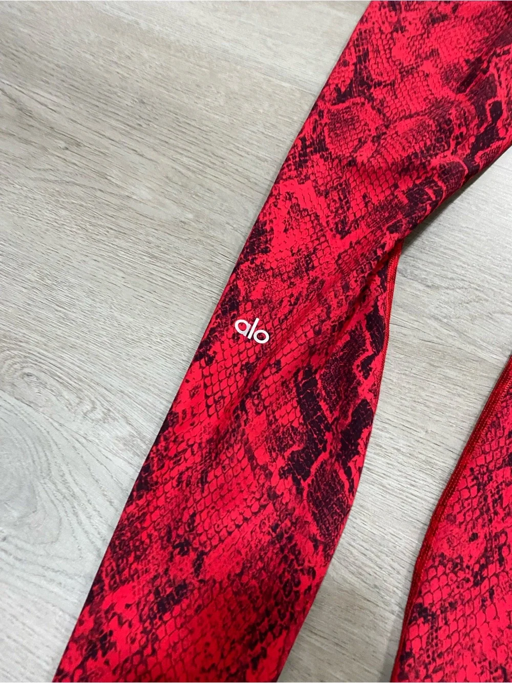 ALO High Waist Vapor Snakeskin Leggings Red XXS